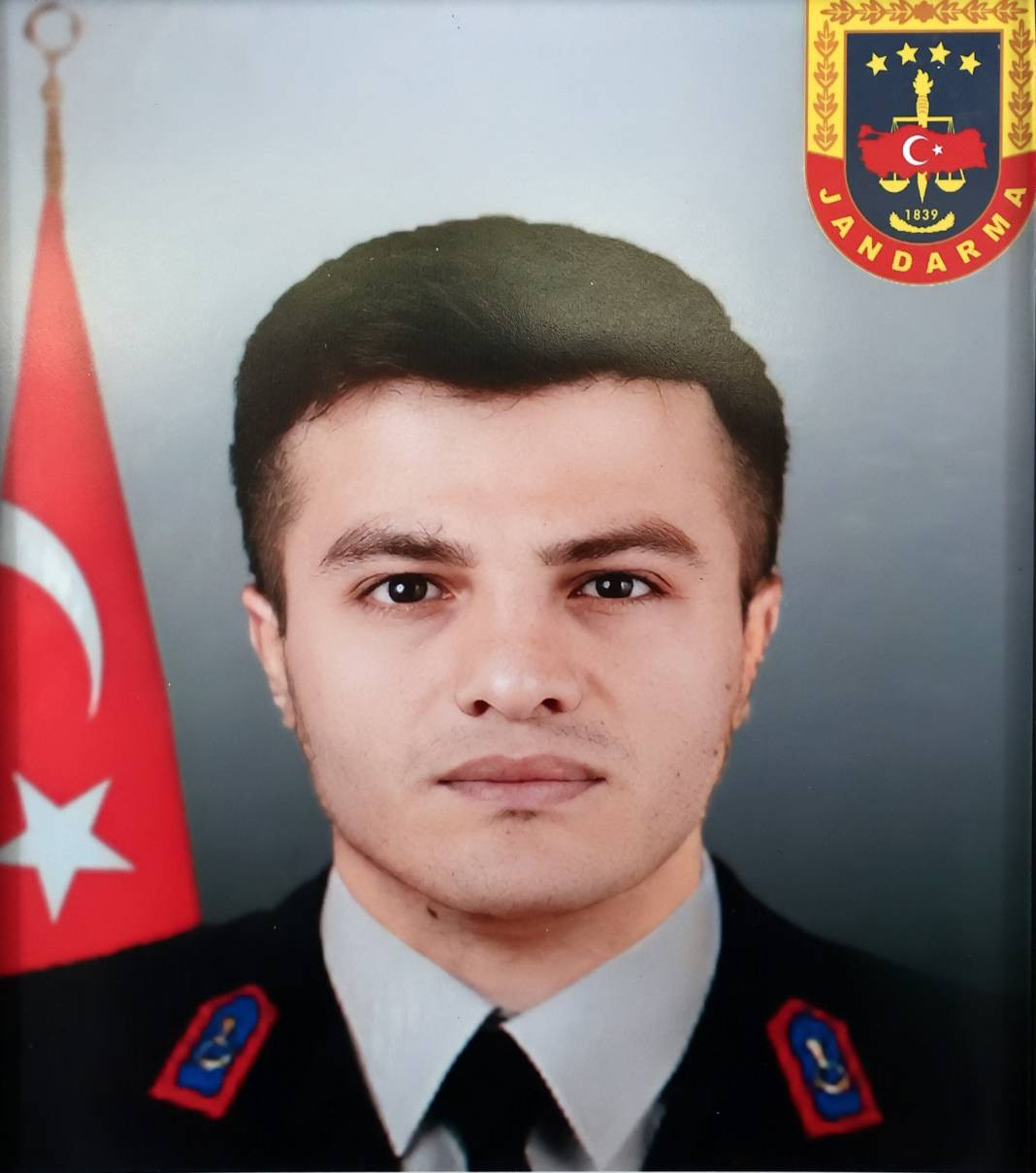 Şehit Jandarma Uzman Çavuş Yetişen son yolculuğuna uğurlandı - Resim: 13